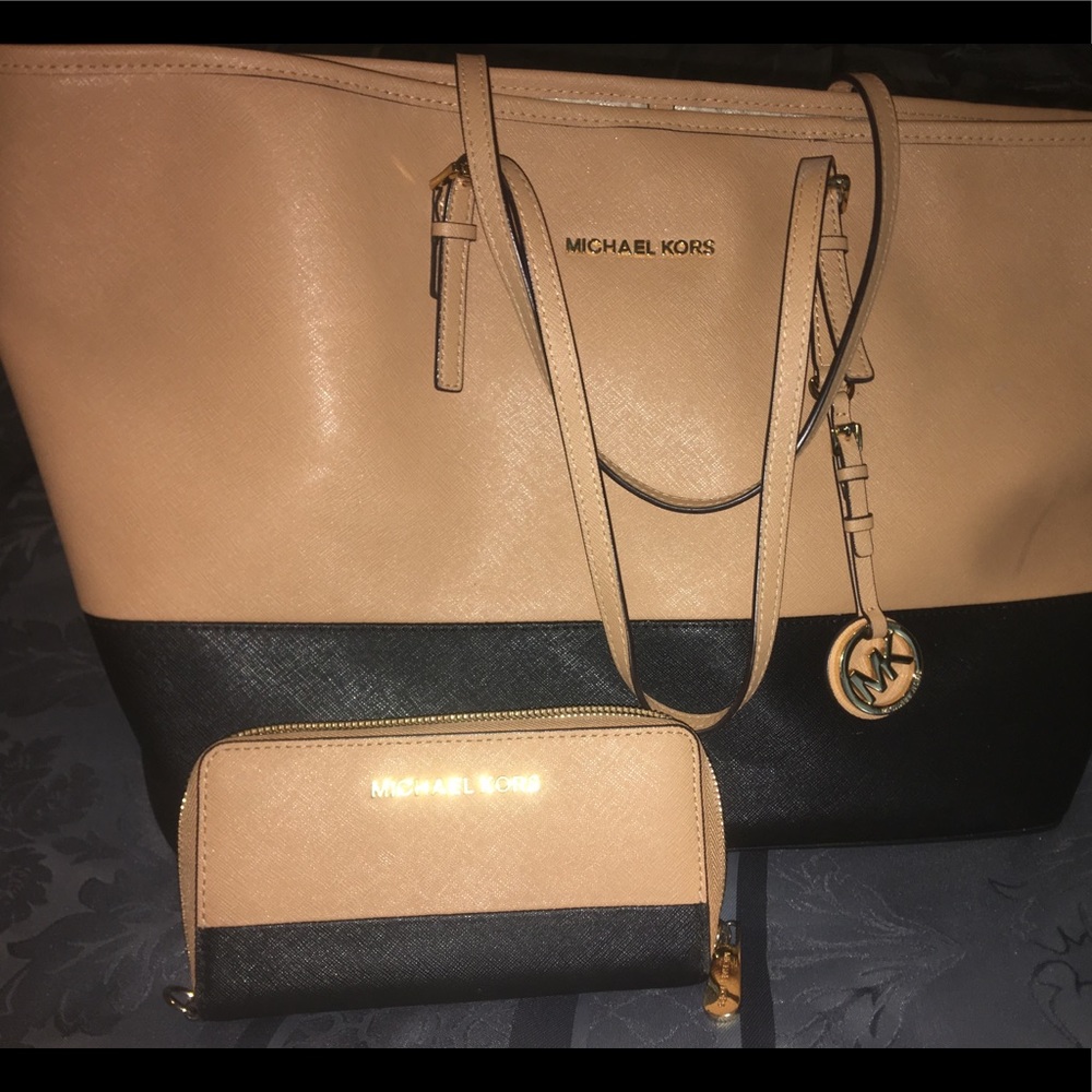 Michael Kors Tote & Wallet Set